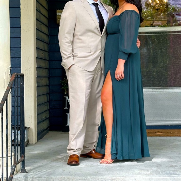 Lulus Dresses & Skirts - Long sleeve emerald dress